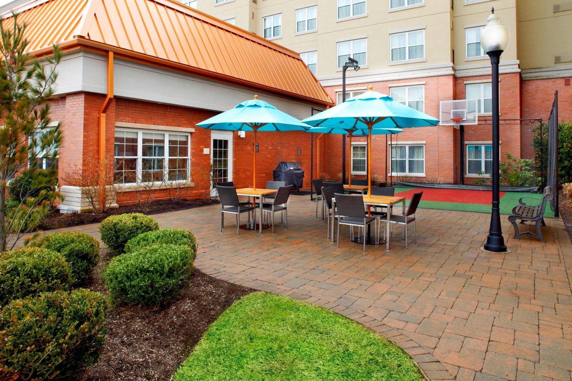 Meadowlands Hotel